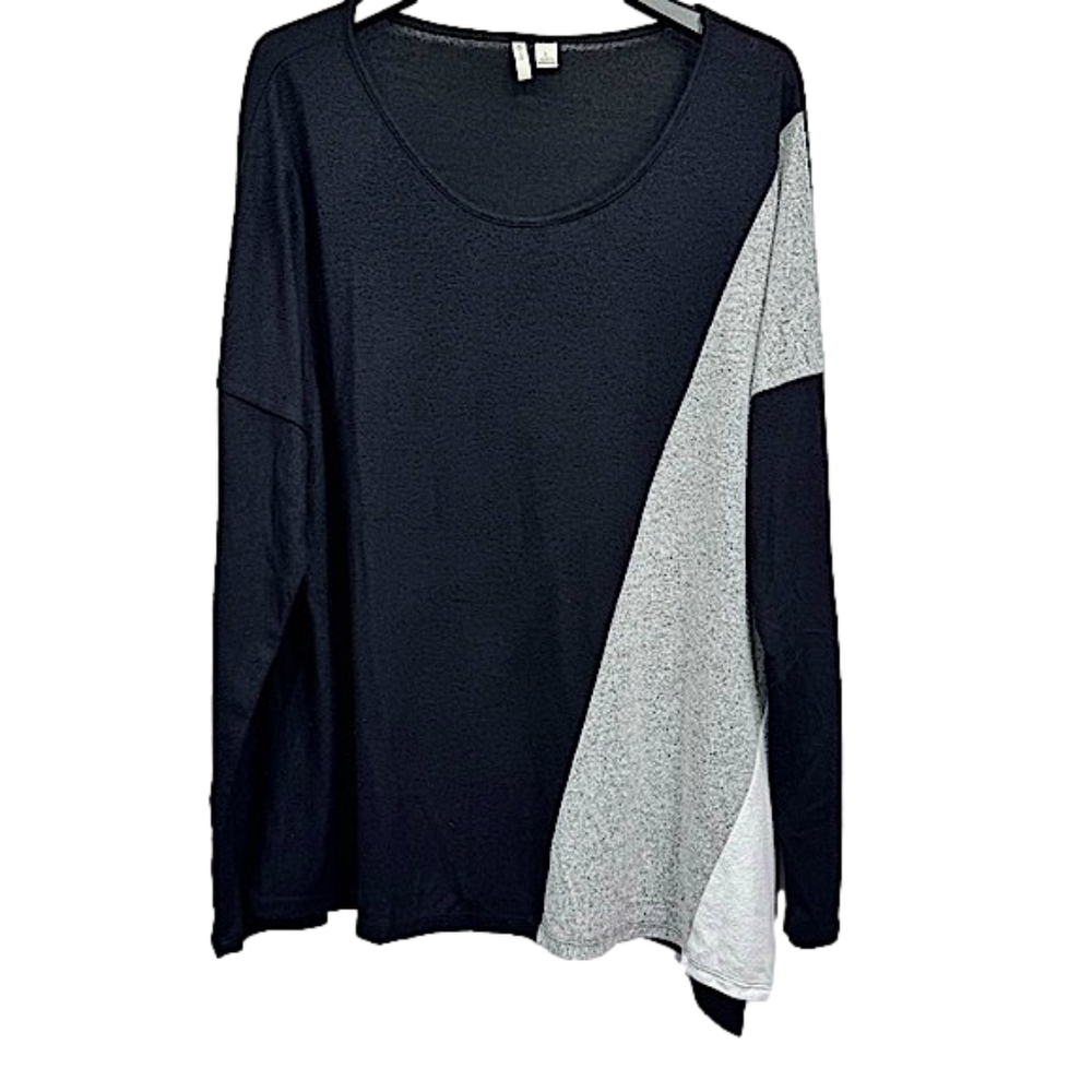 C EST 1946 Black Gray & White Asymmetric Hem Tunic Sweater Size Large